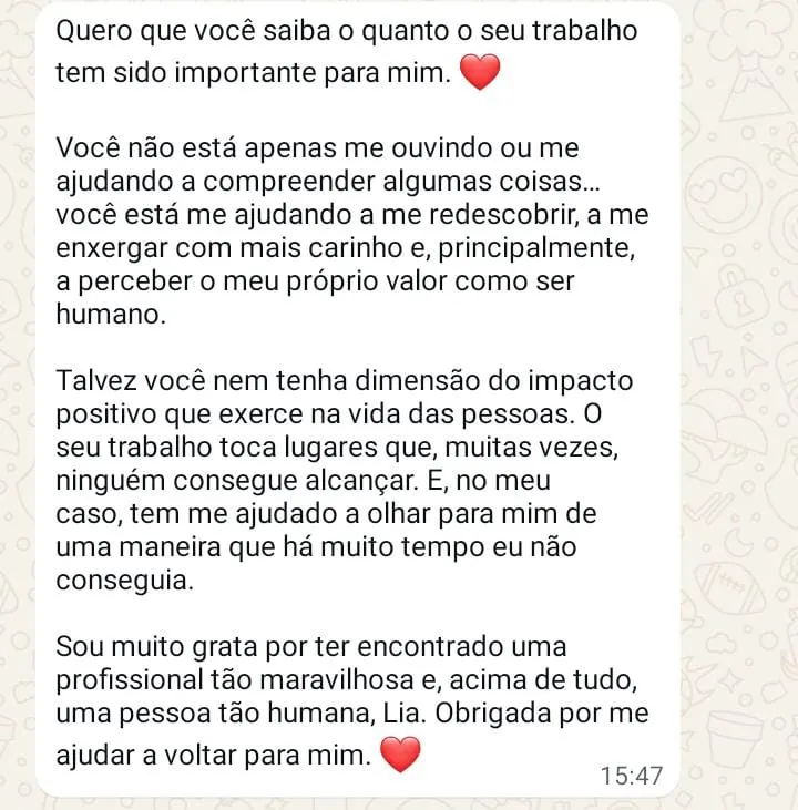 Print de conversa no WhatsApp com depoimento de paciente sobre o trabalho da Lia